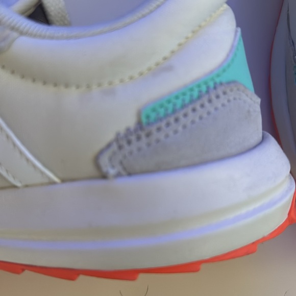 Adidas Womens Retrorun EH1858 White Running Shoes Sneakers Size 8.5 - Picture 6 of 7